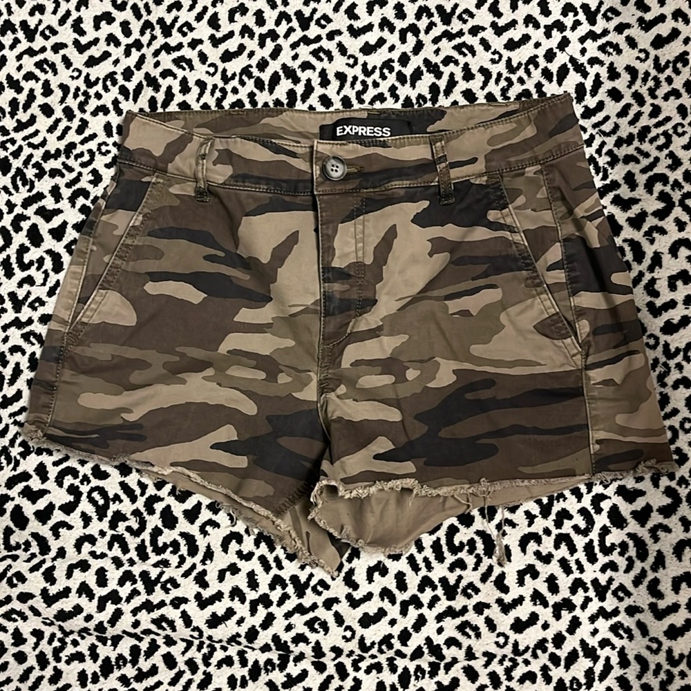EXPRESS camo shorts